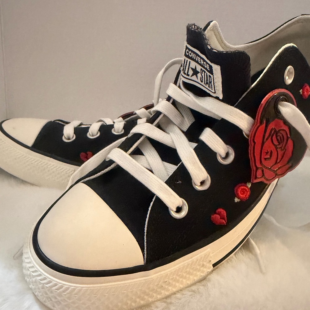 Converse Black and White Low-Top Sneakers with Red Rose Embroidery - Picture 2 of 7